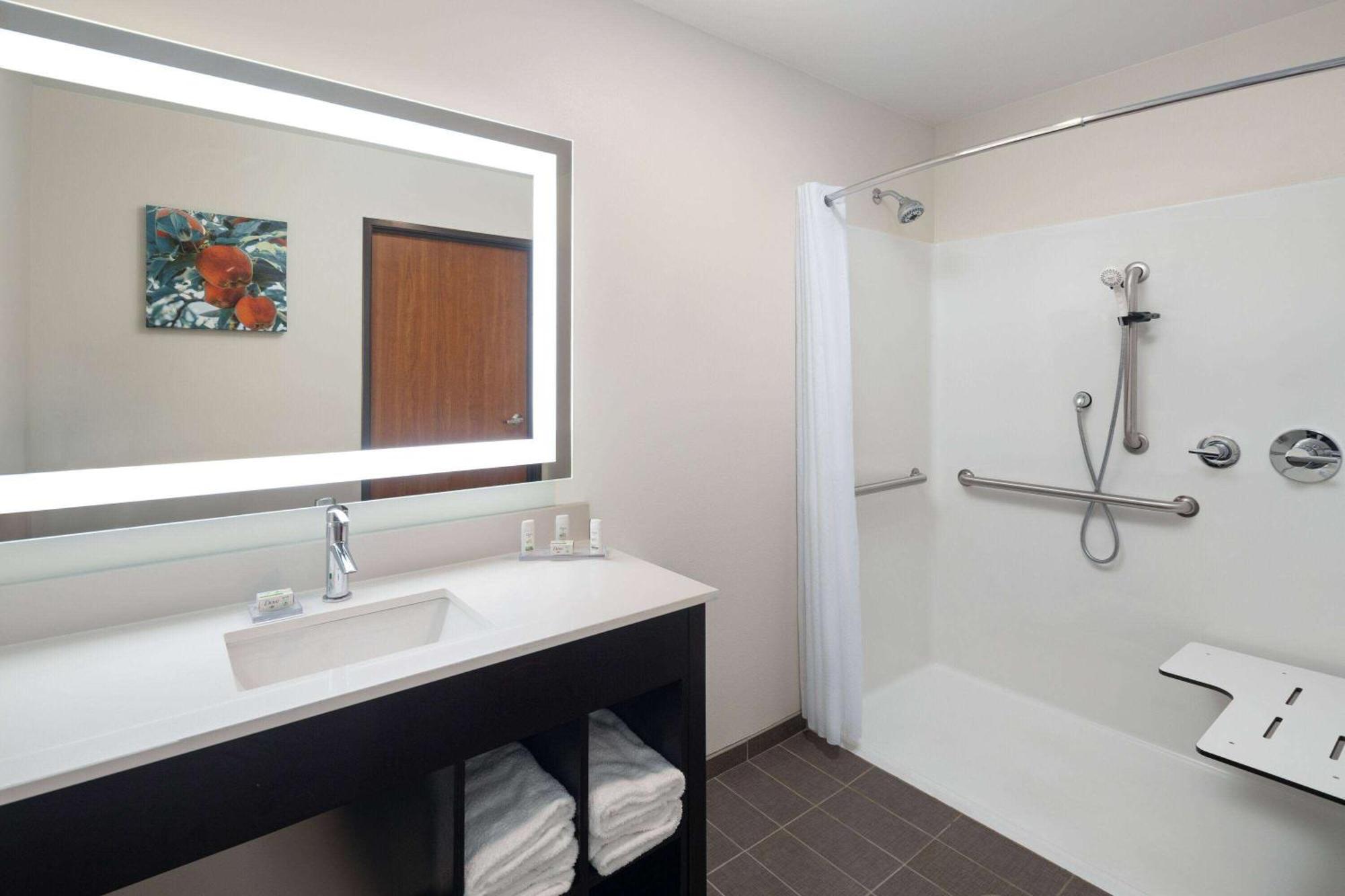 La Quinta Inn & Suites By Wyndham وينتاتشي، واشنطن المظهر الخارجي الصورة