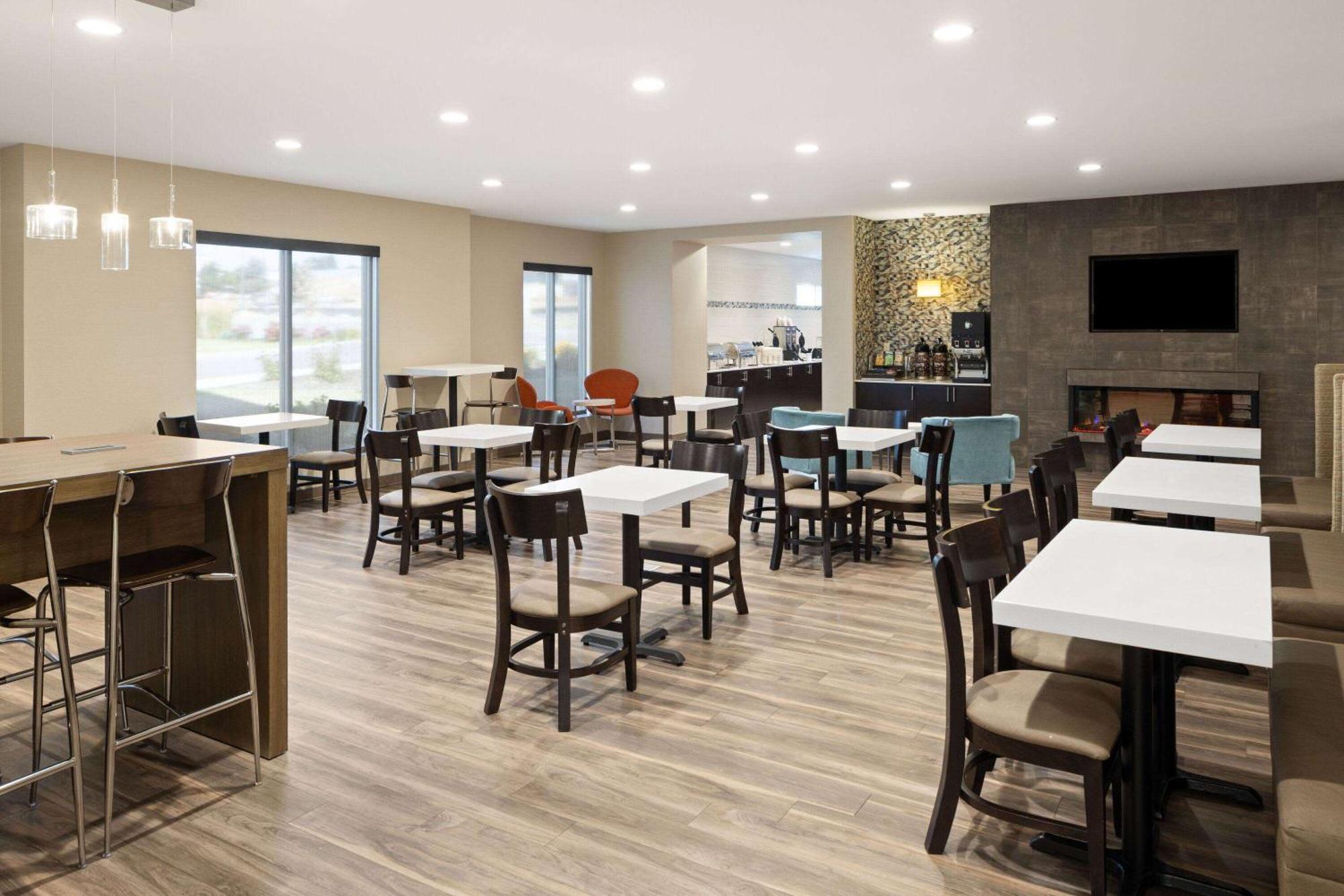 La Quinta Inn & Suites By Wyndham وينتاتشي، واشنطن المظهر الخارجي الصورة
