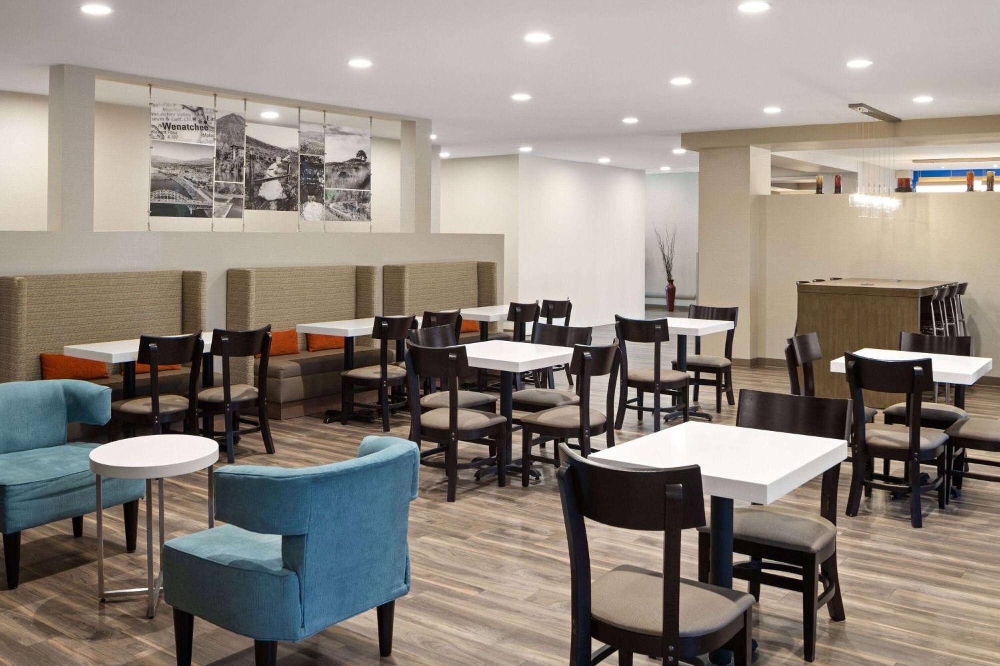 La Quinta Inn & Suites By Wyndham وينتاتشي، واشنطن المظهر الخارجي الصورة