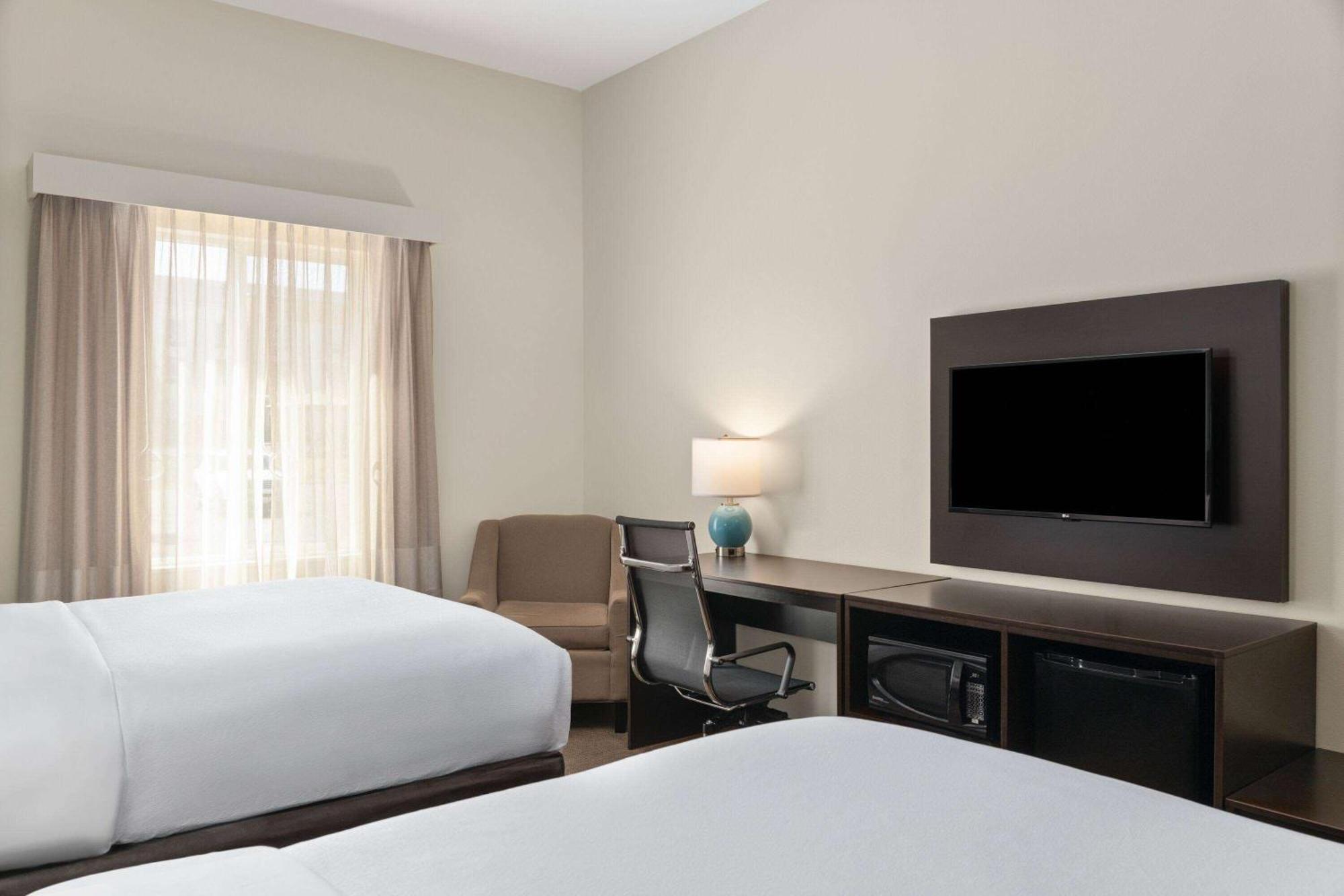 La Quinta Inn & Suites By Wyndham وينتاتشي، واشنطن المظهر الخارجي الصورة