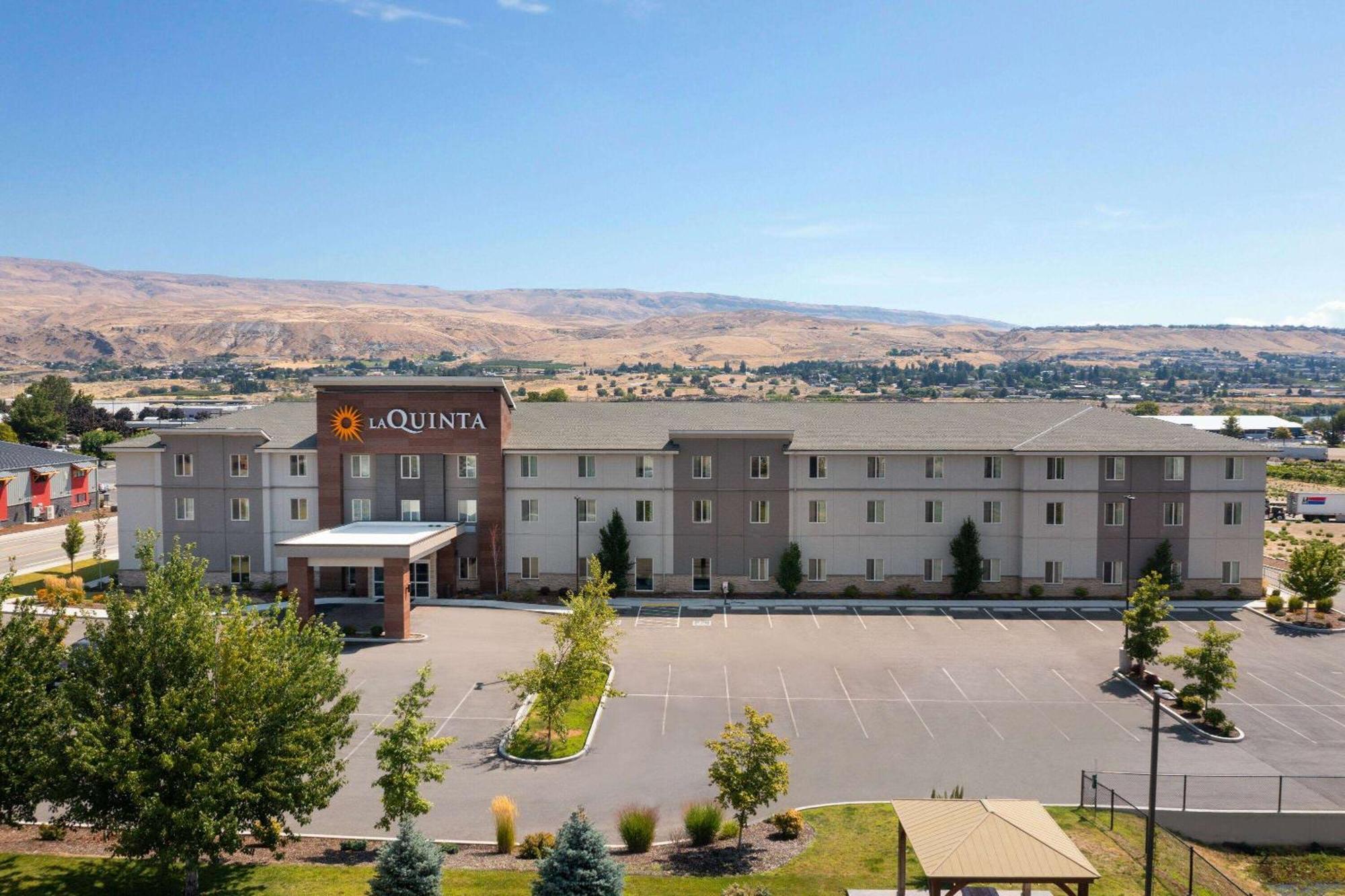 La Quinta Inn & Suites By Wyndham وينتاتشي، واشنطن المظهر الخارجي الصورة