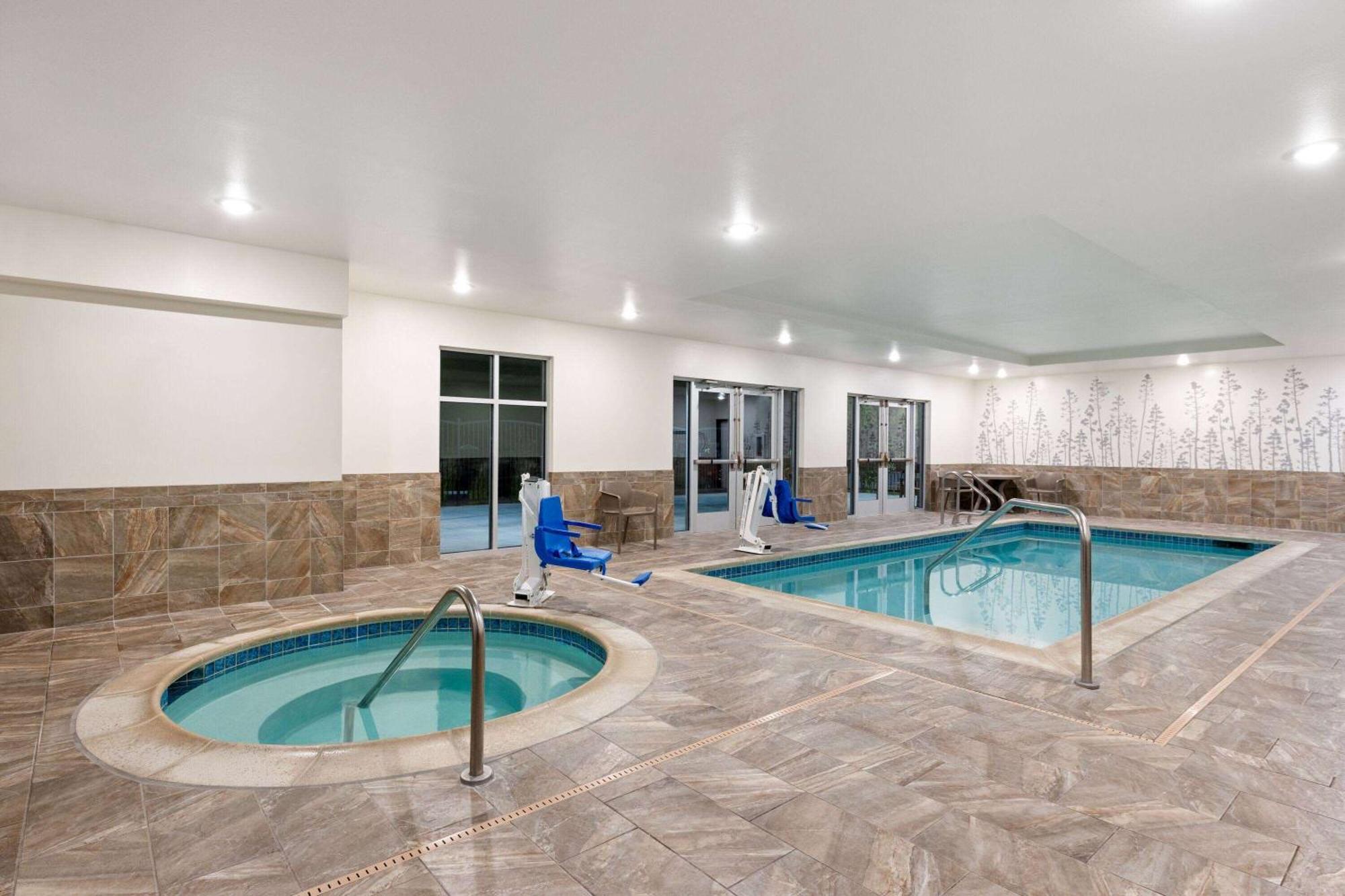 La Quinta Inn & Suites By Wyndham وينتاتشي، واشنطن المظهر الخارجي الصورة