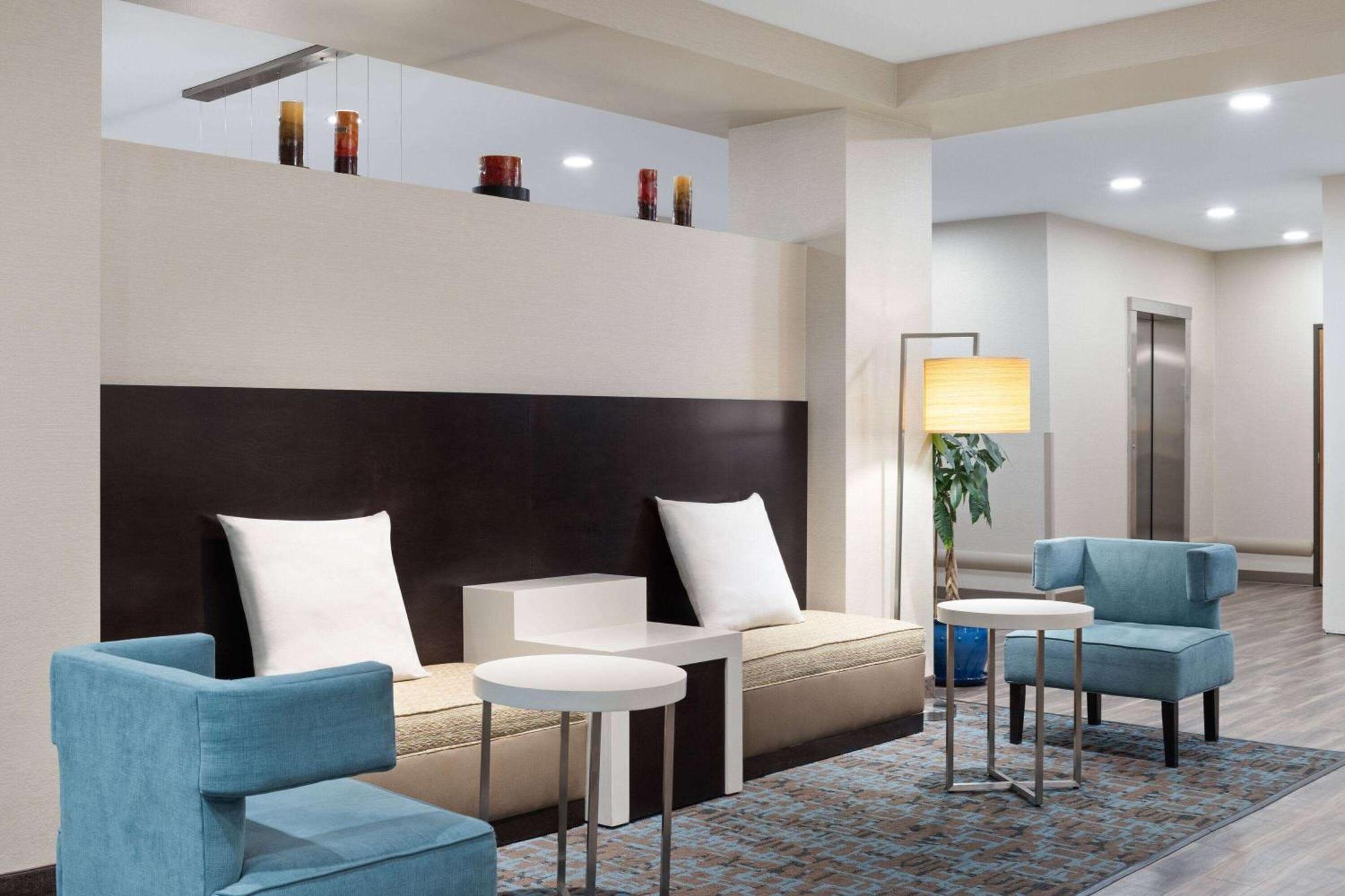 La Quinta Inn & Suites By Wyndham وينتاتشي، واشنطن المظهر الخارجي الصورة
