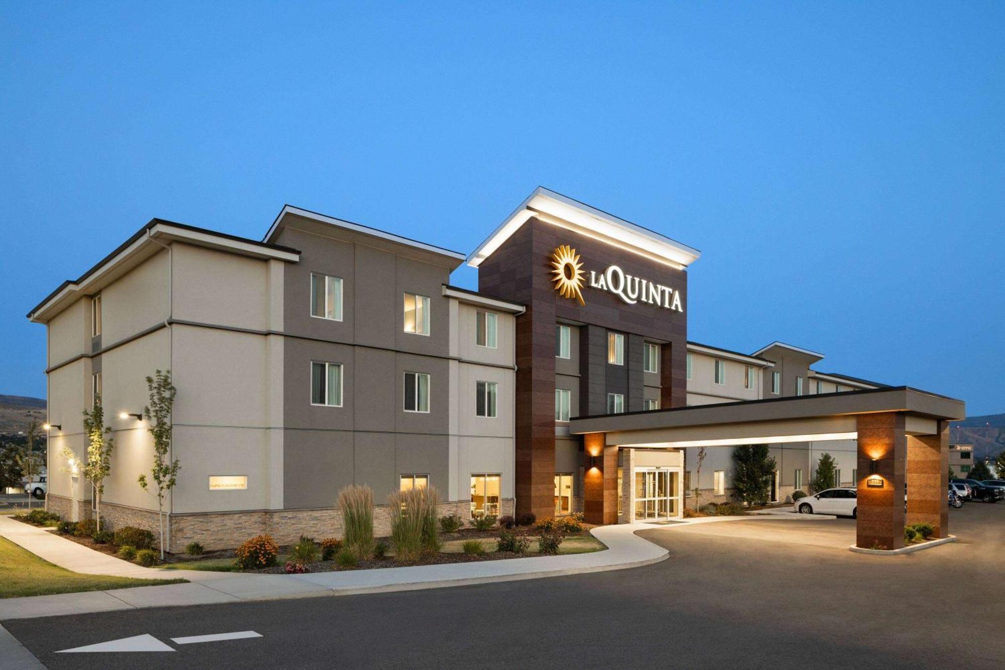 La Quinta Inn & Suites By Wyndham وينتاتشي، واشنطن المظهر الخارجي الصورة