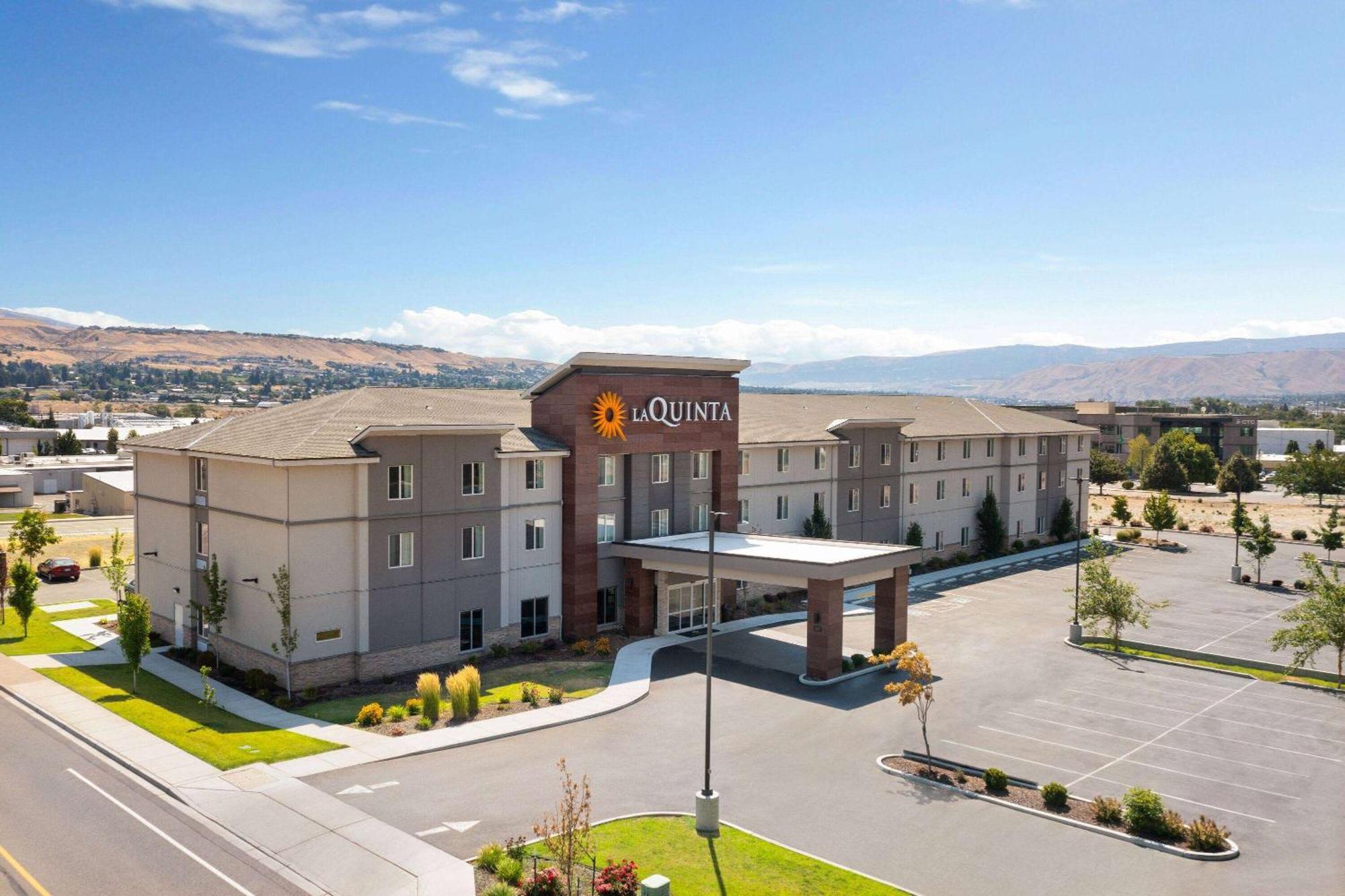 La Quinta Inn & Suites By Wyndham وينتاتشي، واشنطن المظهر الخارجي الصورة