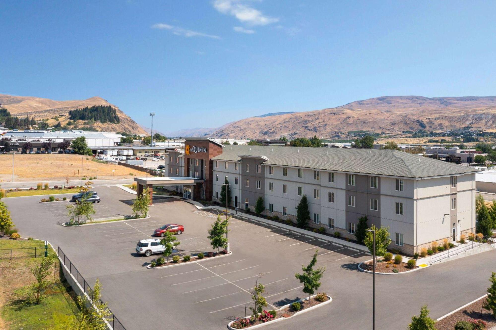 La Quinta Inn & Suites By Wyndham وينتاتشي، واشنطن المظهر الخارجي الصورة